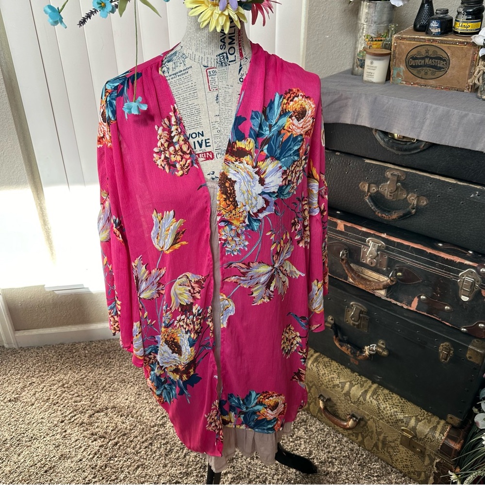 This is a Vibrant Fuchsia Kimono w/Ruffle Detail on the Sleeves. STUNNING!